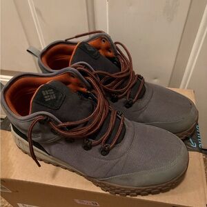 Columbia Men's Gray and Orange Boots